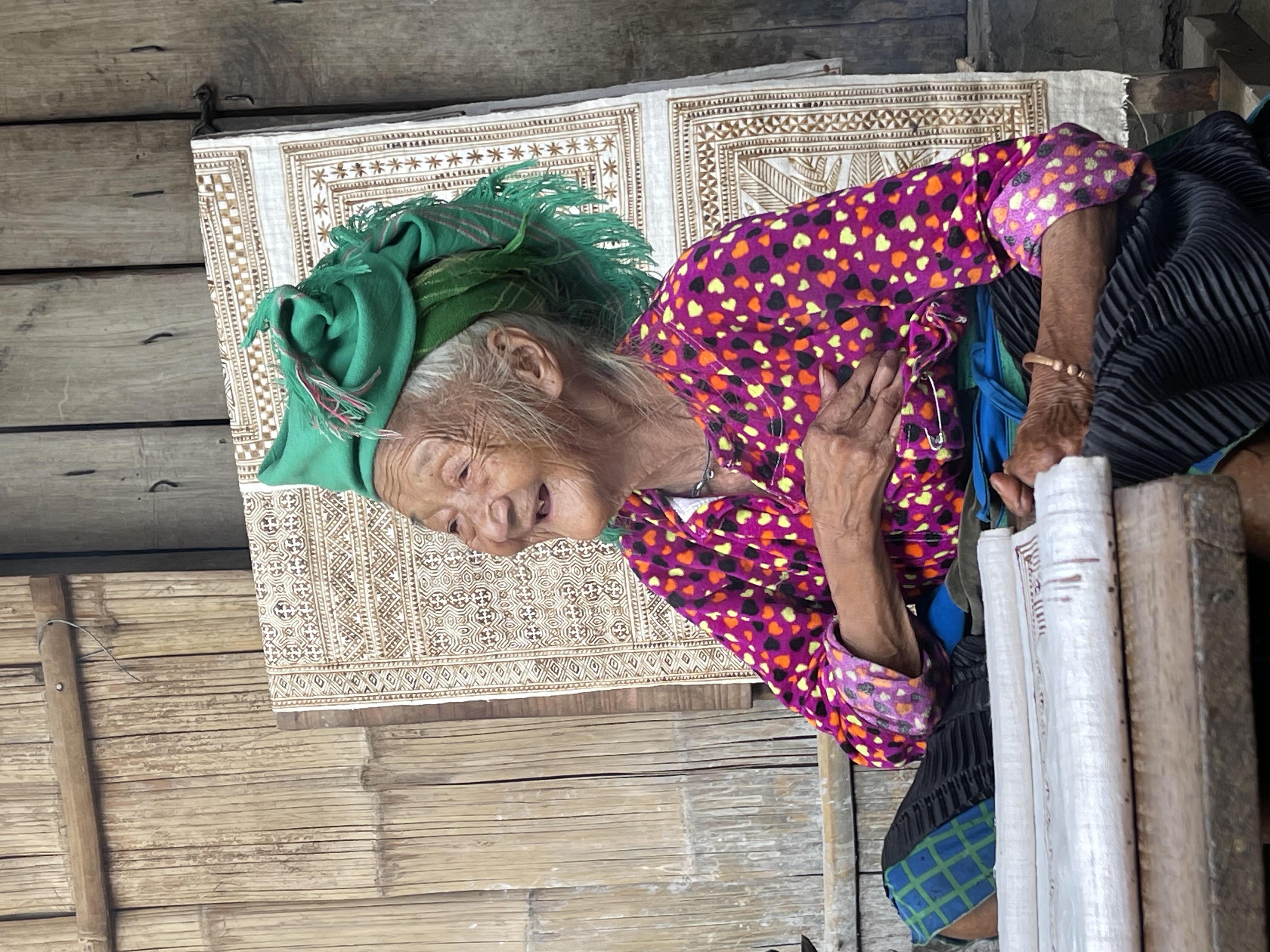 Ethnic Diversity: Ha Giang is home to many of Vietnam's ethnic minority groups, including the Hmong, Tay, and Dao. Each group has its own distinct traditions, clothing, and languages, offering a unique cultural experience.