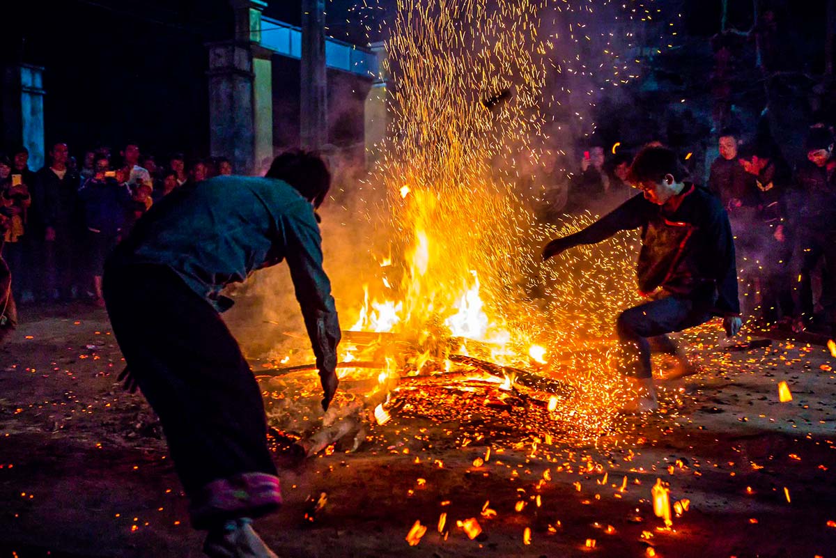 Unique Festivals and Traditional Music: Ha Giang hosts vibrant ethnic festivals, like the Khau Vai Love Market Festival, where people come to meet old flames and celebrate love and friendship. Traditional music, dance, and instruments, such as the khen (a bamboo wind instrument), are integral to these festivals, providing a window into the region's cultural expressions and traditions.